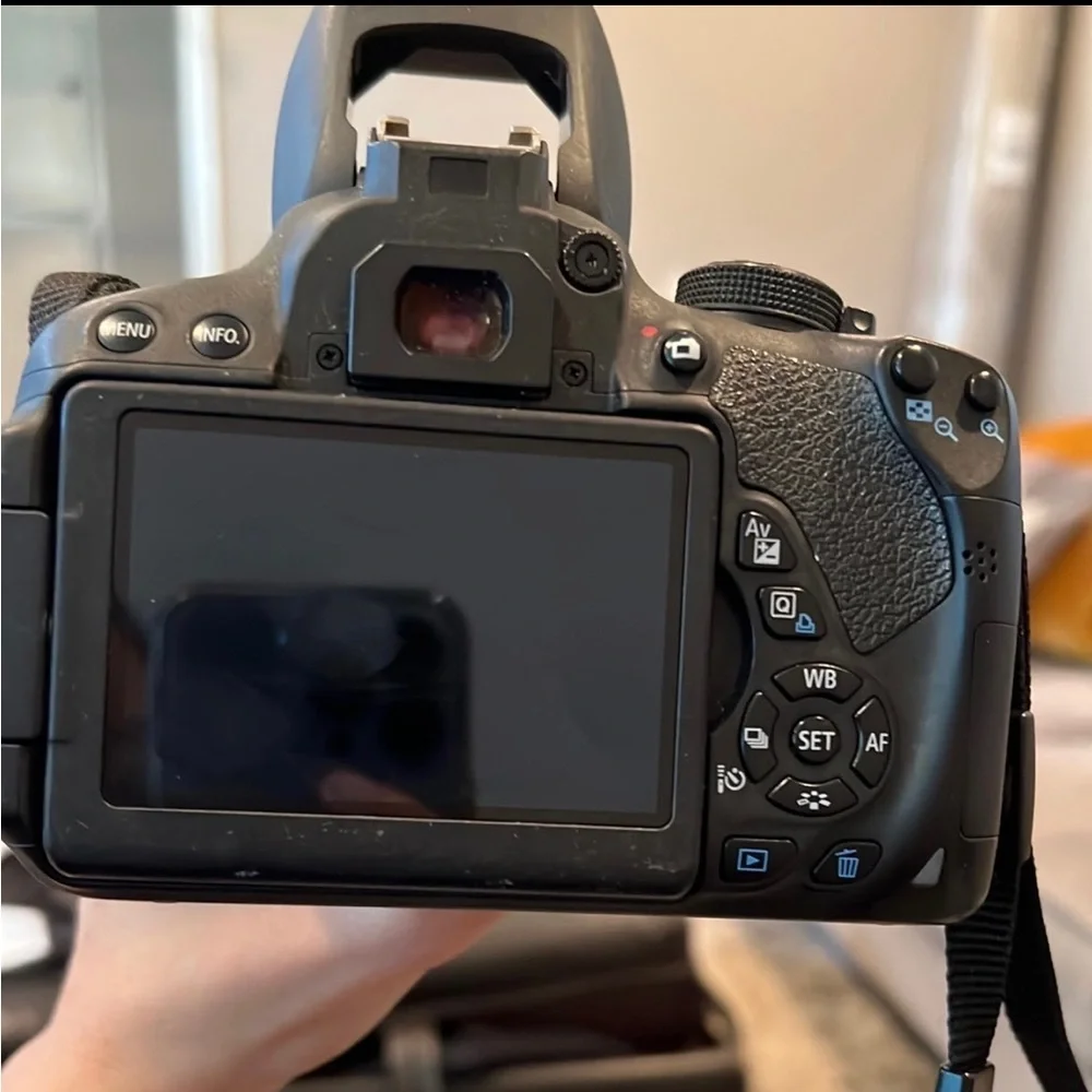 CANON REBEL T5i